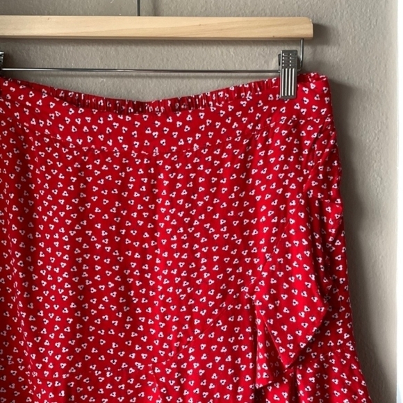Sim & Sam Red Micro Floral Ruffle Mini Skirt Women's Medium M Flowy Summer EUC - Picture 4 of 7